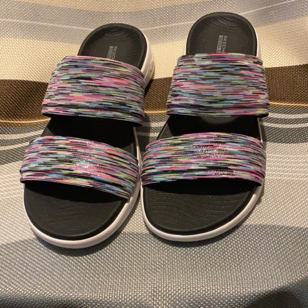 Never worn Skechers goga May sandals